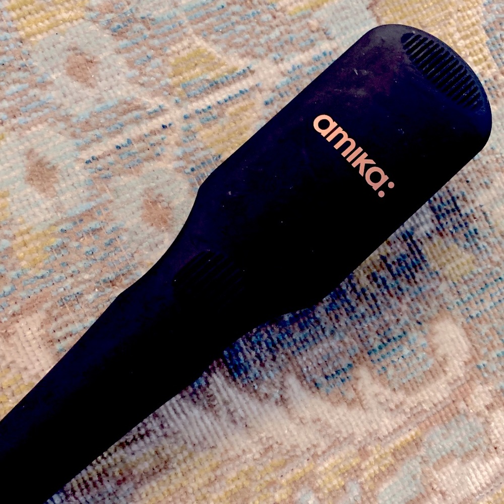 AMIKA Polished Perfection Straightening Brush 1.0